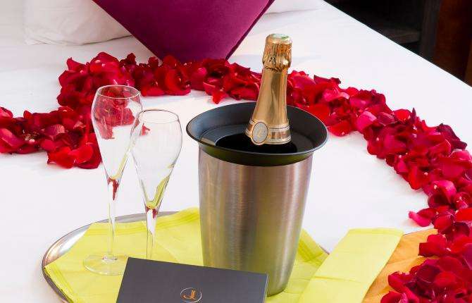 Hotel du Plat d'Etain - Champagne en chambre